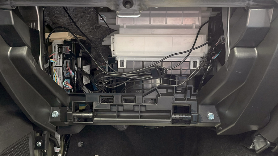 ジムニーシエラ（JB74W）グローブボックス取外し