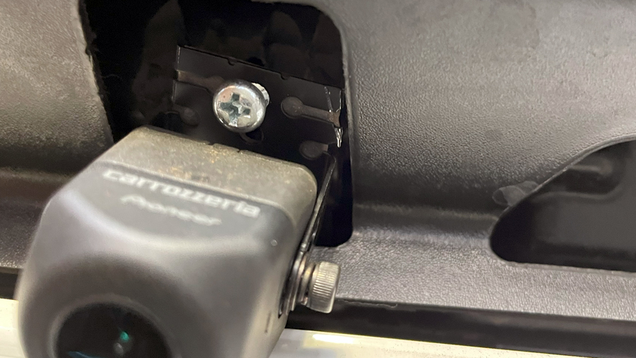 ジムニーシエラ（JB74W）carrozzeriaのバックカメラ仮取付け