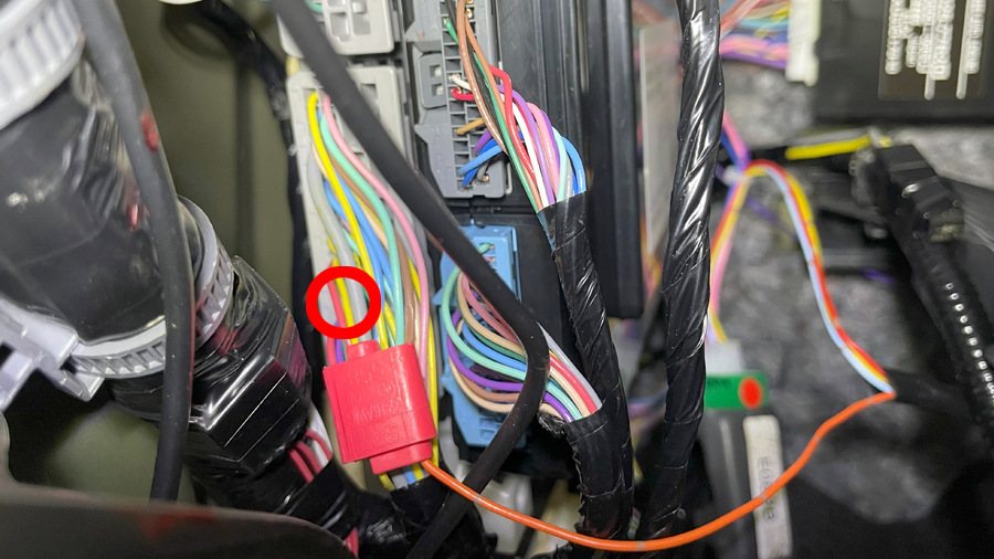 ジムニーシエラ（JB74W）にドア配線接続