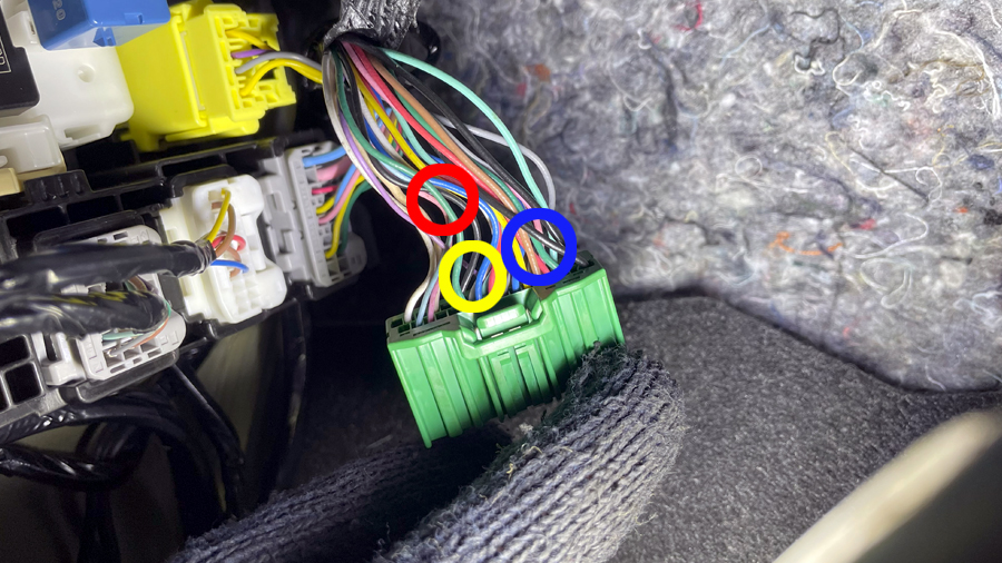 ジムニーシエラ（JB74W）BCM（32P緑色カプラ）にLF専用ハーネス接続