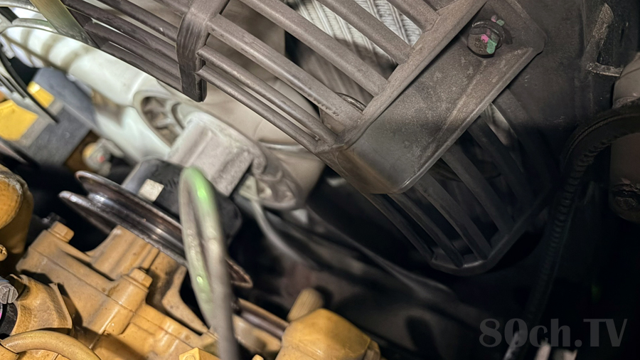 ファンを回しながら取外す